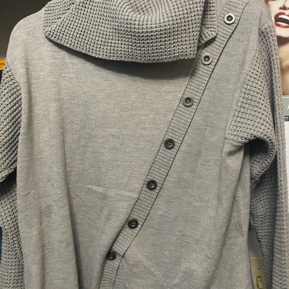 Sweater - Picture 4 of 7